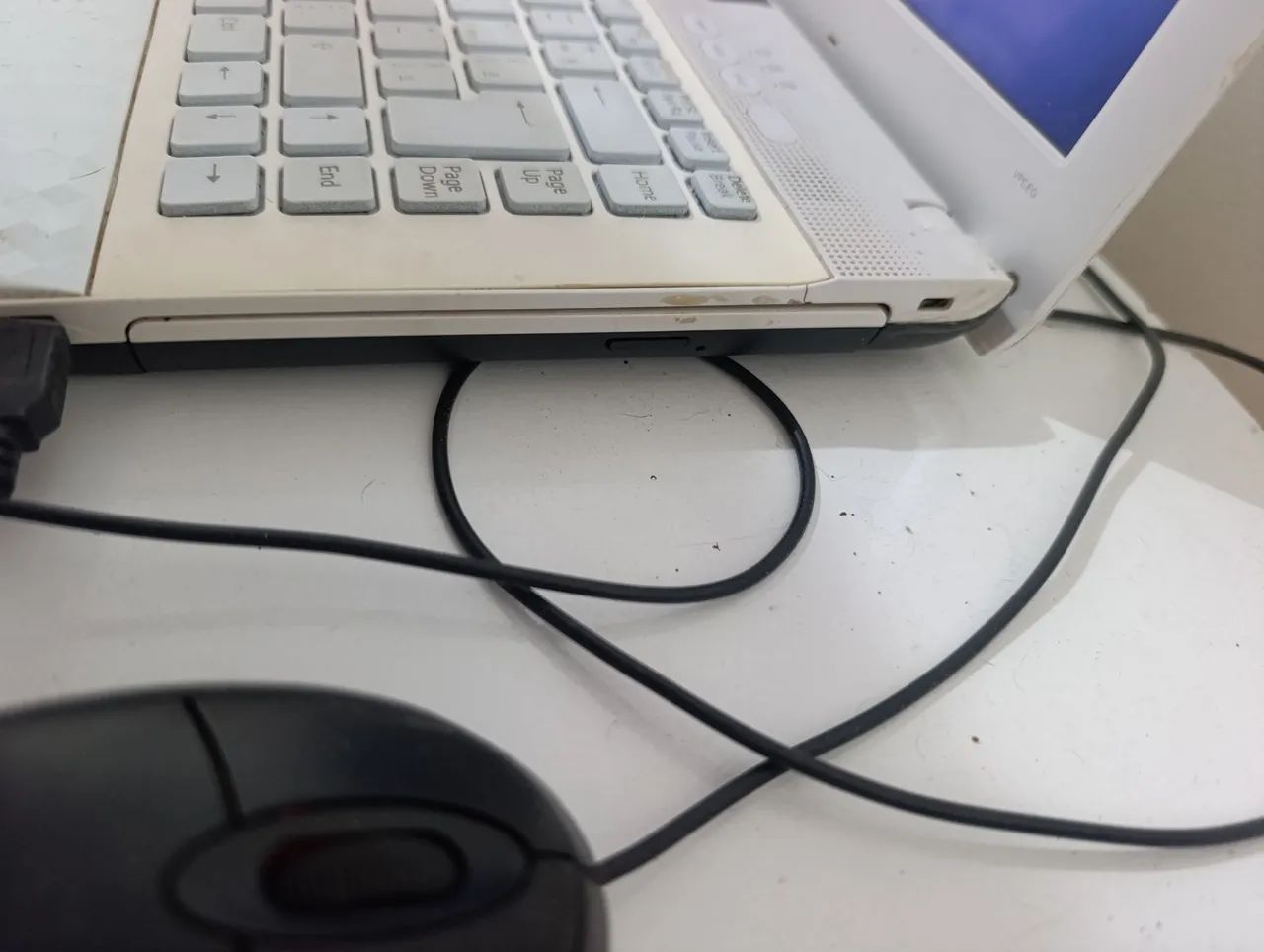 Notebook vaio Sony usado e com marcas de uso, funciona apenas conectado ao carregador. - Foto 5