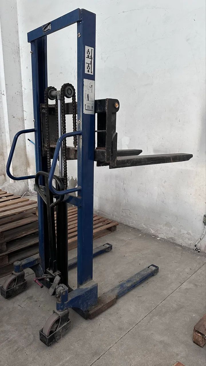 Empilhadeira manual 