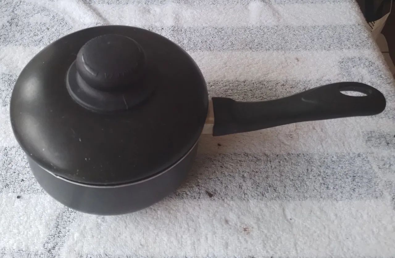 Panela de alumínio 1,2 com cabo usada em ótimas condições  - Foto 2