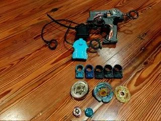 Piões e lançadores de ataque e controle Beyblade e compatíveis