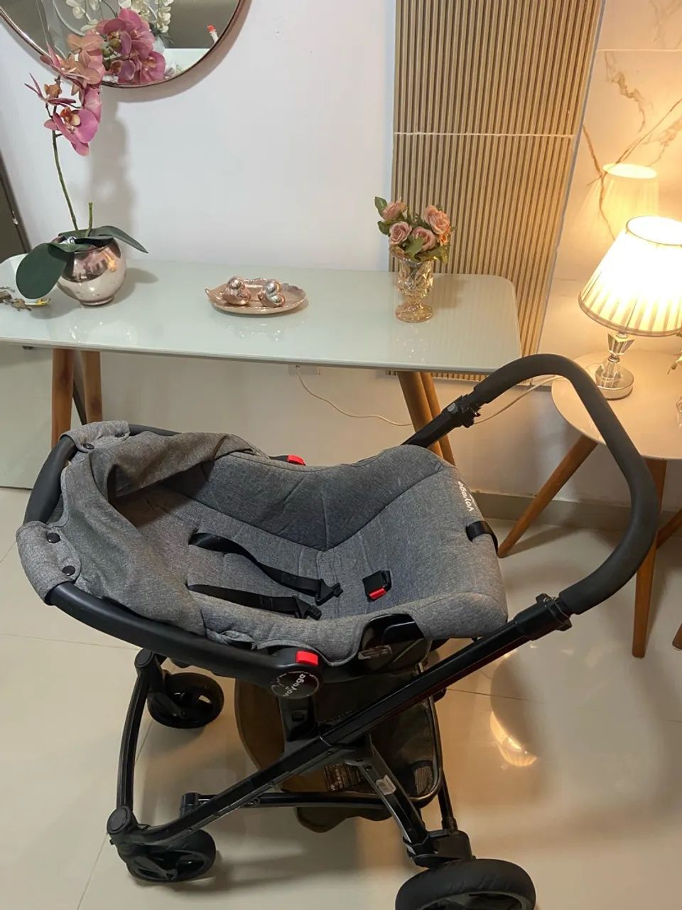 Carrinho de bebê com Moisés e bebê conforto  - Foto 3