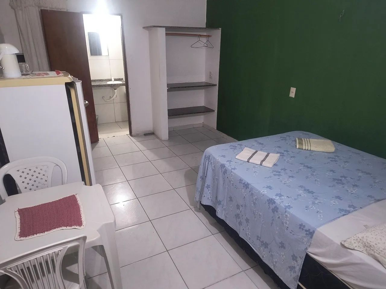 Alugo suíte, kitnet e apartamento mobiliado. - Foto 3