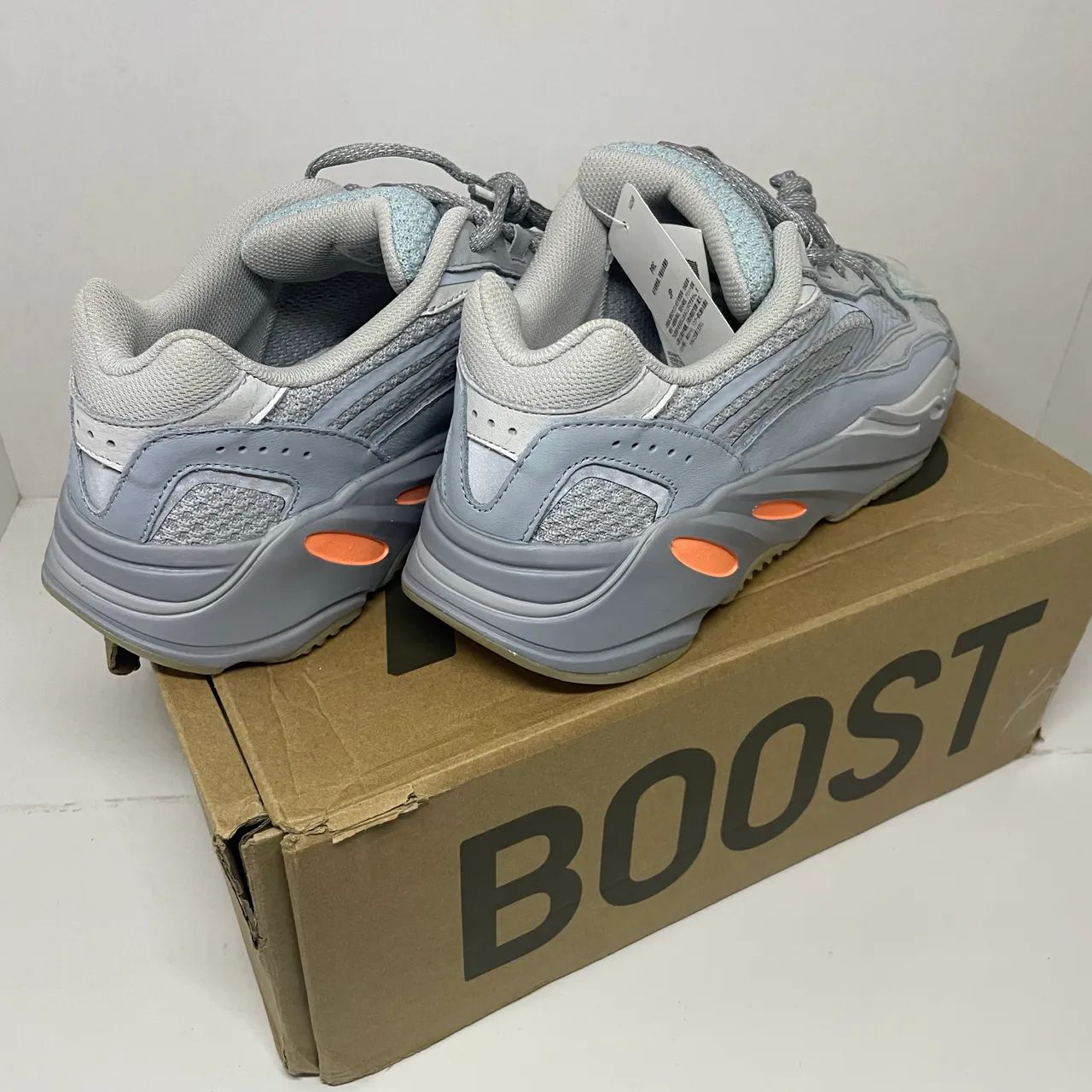Adidas Yeezy 700v2 - Foto 3