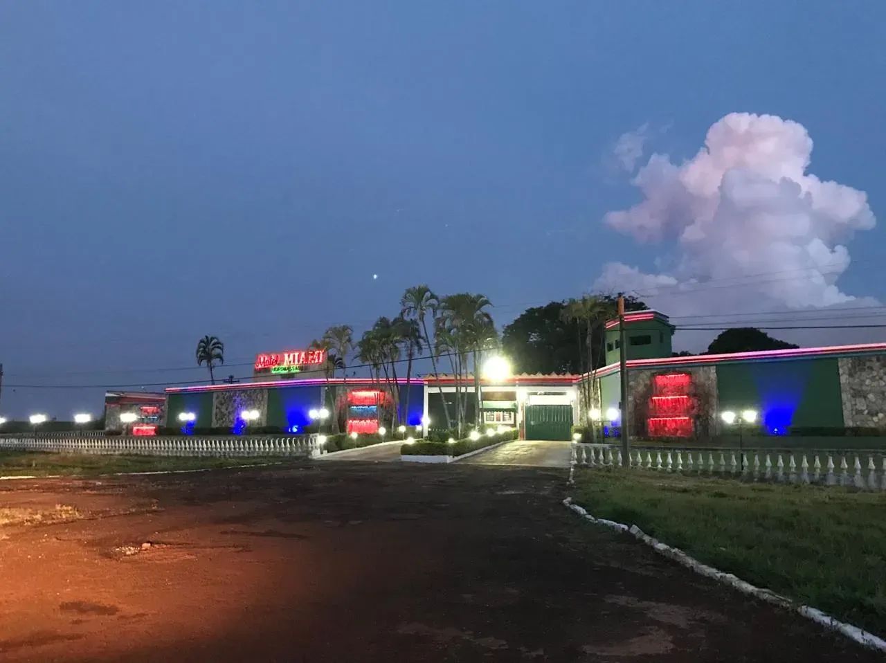 MOTEL venda do FUNDO DE COMERCIO, com 43 suítes com possibilidade de expansão, terreno com