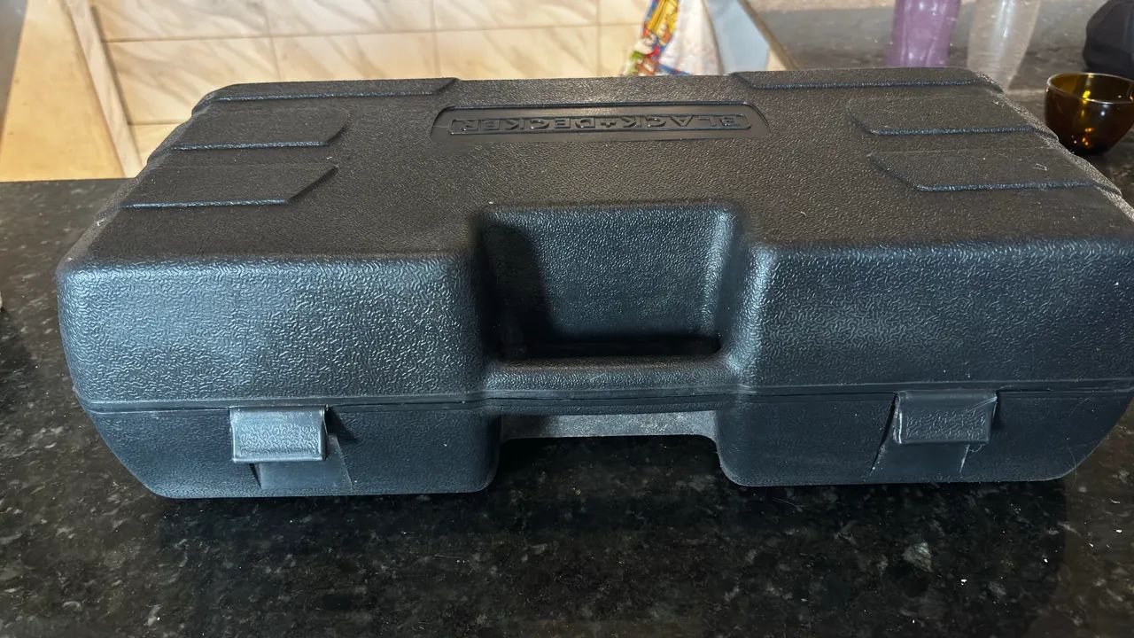 Politriz 7 polegadas 1300 watts-black+decker - Foto 2