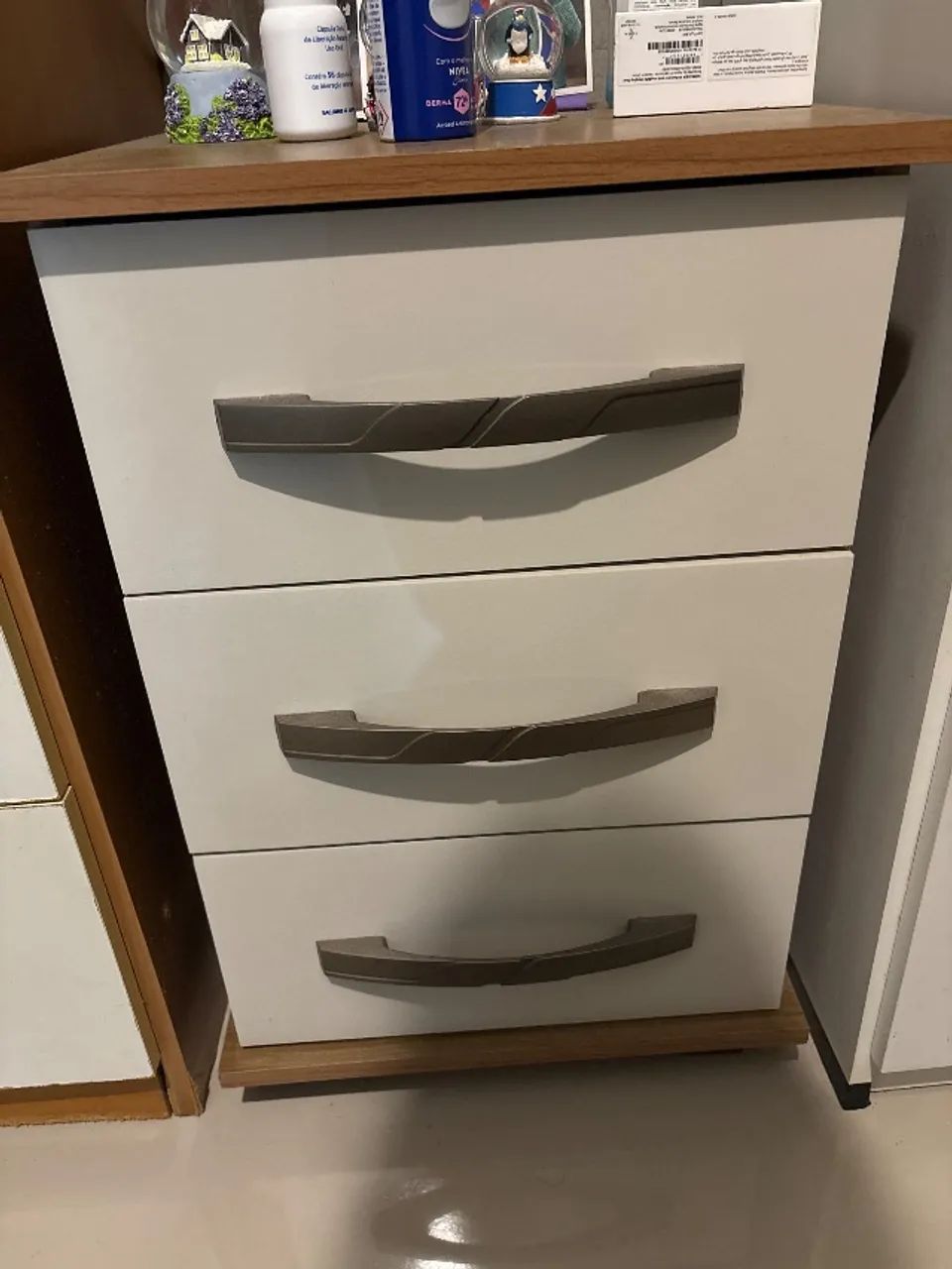 Cômoda pequena