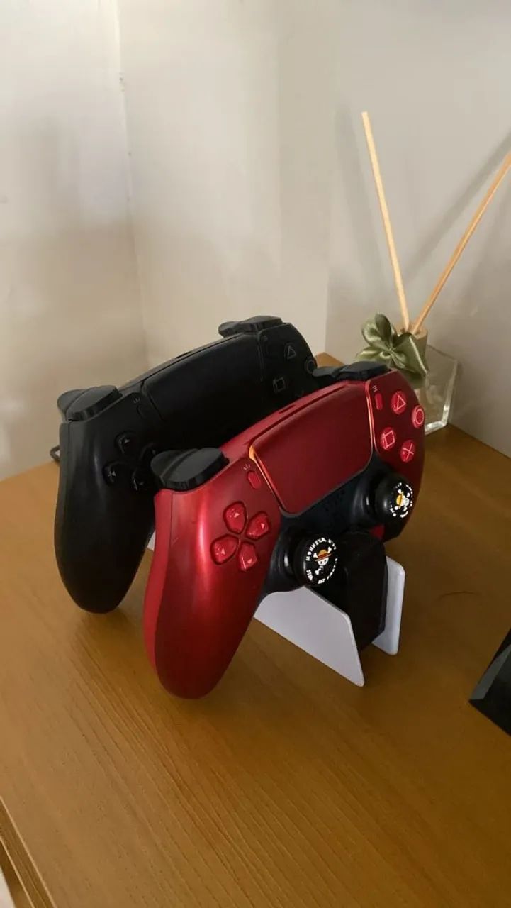 Ps5 fat digital em bom estado com 2 controles e base de carregamento original  - Foto 3