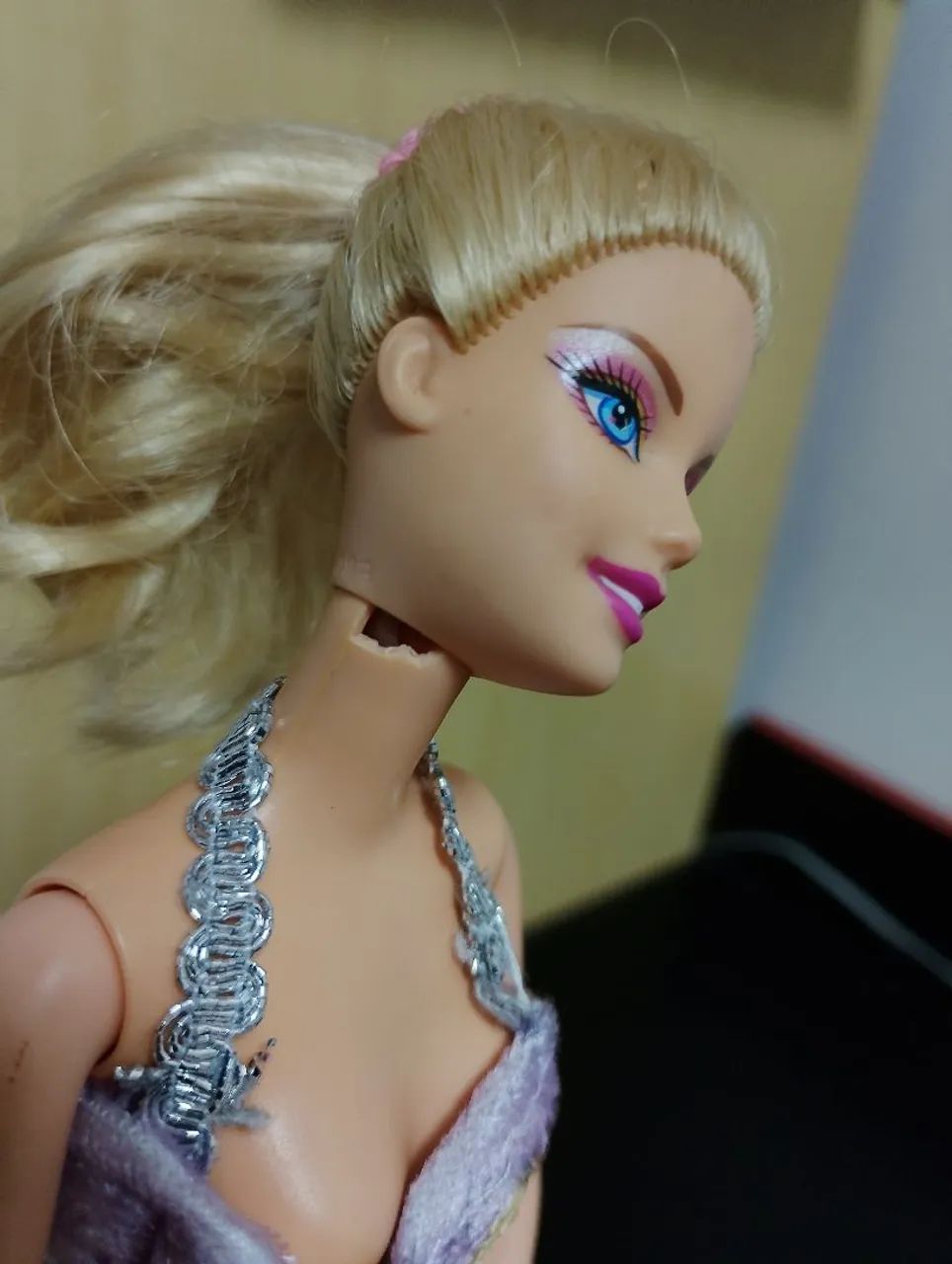 Lotes com lindas bonecas Barbies e 1 Disney  - Foto 3
