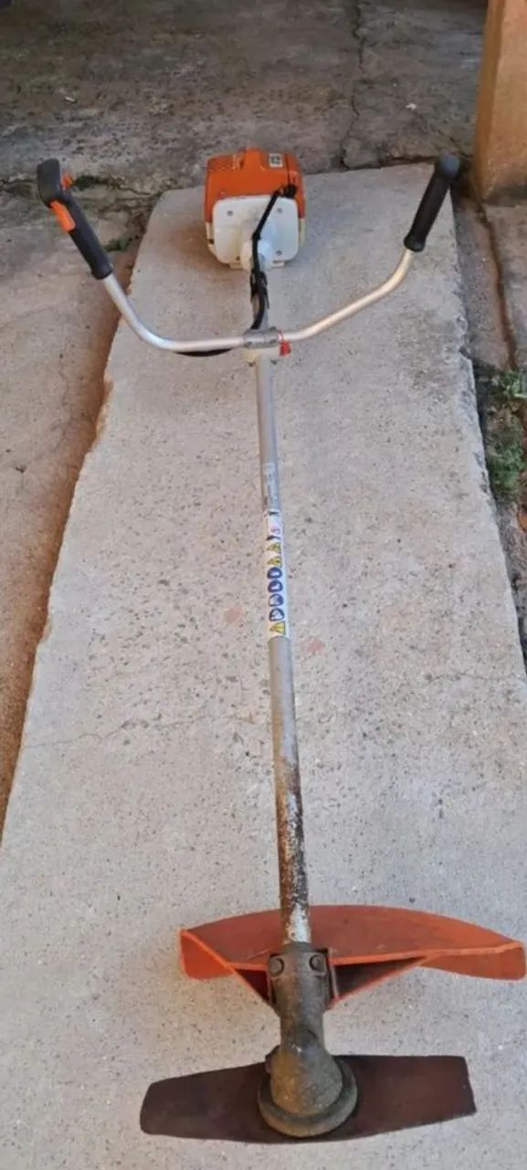 Roçadeira sthil FS160 + colete - (pouco usada)