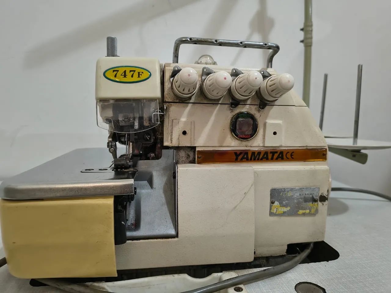 Máquina overloque  - Foto 2