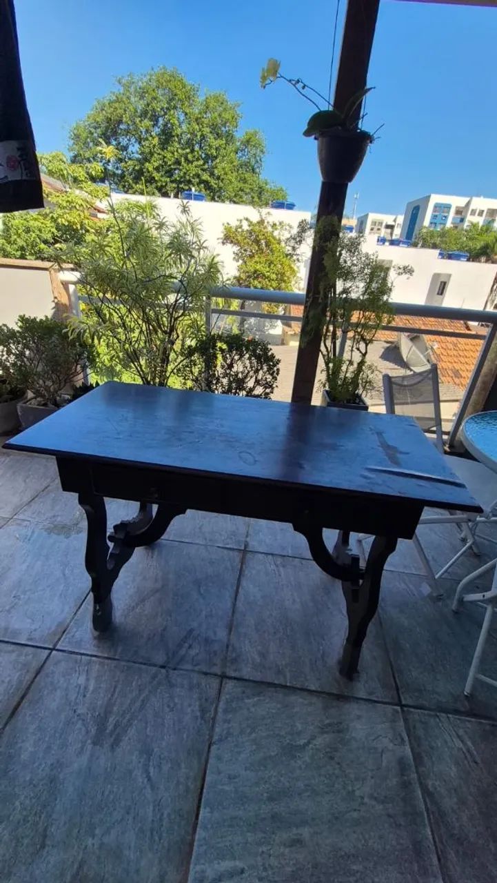Vendo mesa escrivaninha de madeira maciça  - Foto 3