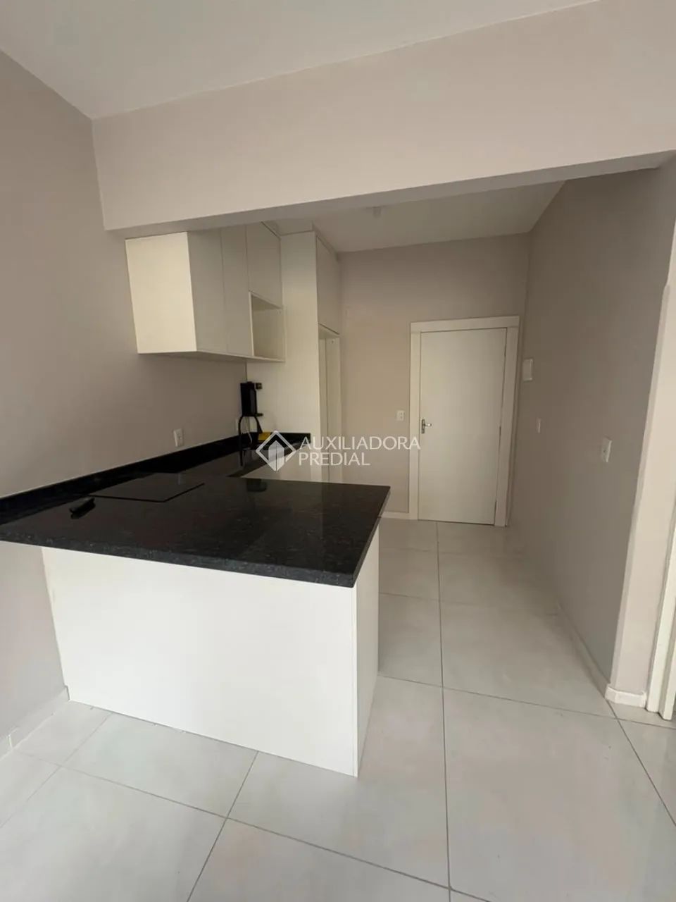 FINANCIÁVEL Conjunto no Centro de Floripa - Oportunidade de Investimento ou moradia!