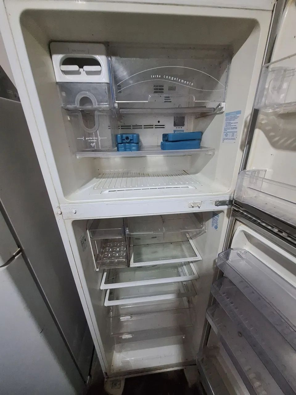 Geladeira Eletrolux com defeito  - Foto 4
