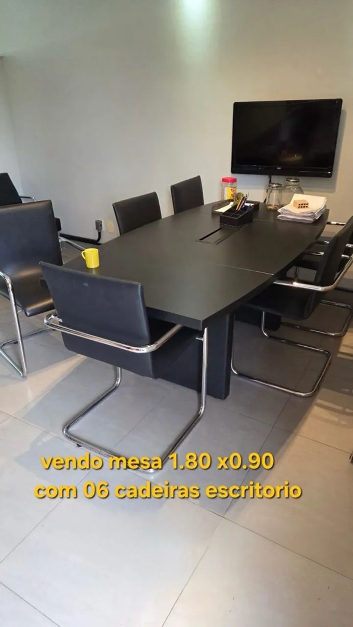 Mesa de escritório com 6 cadeiras