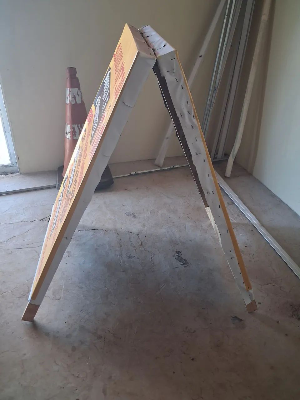 Vendo cavalete comercial  - Foto 2