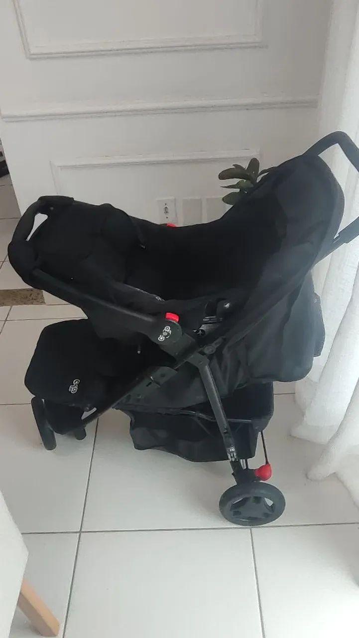 Carrinho + bebê conforto removível Cosco
