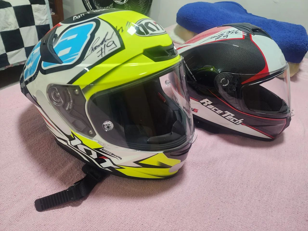 Capacete assinado pelo Leandro Melo piloto 