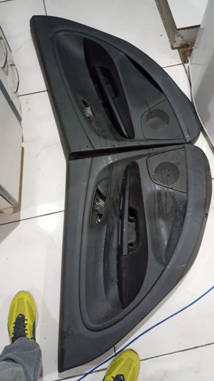 Peças das portas, acho que é Punto Fiat - Foto 2