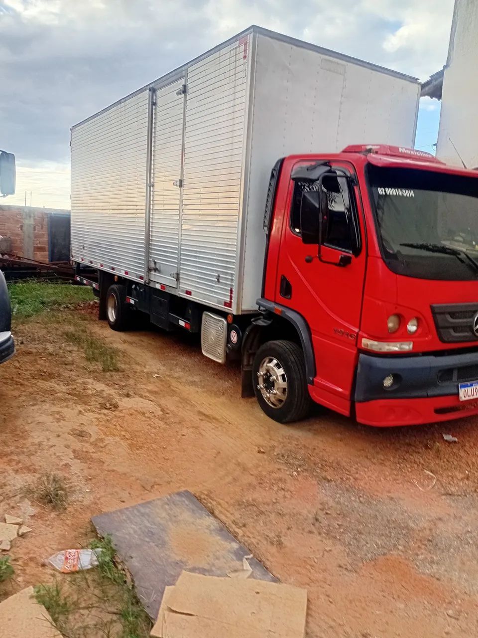Caminhão baú 3/4 1016 