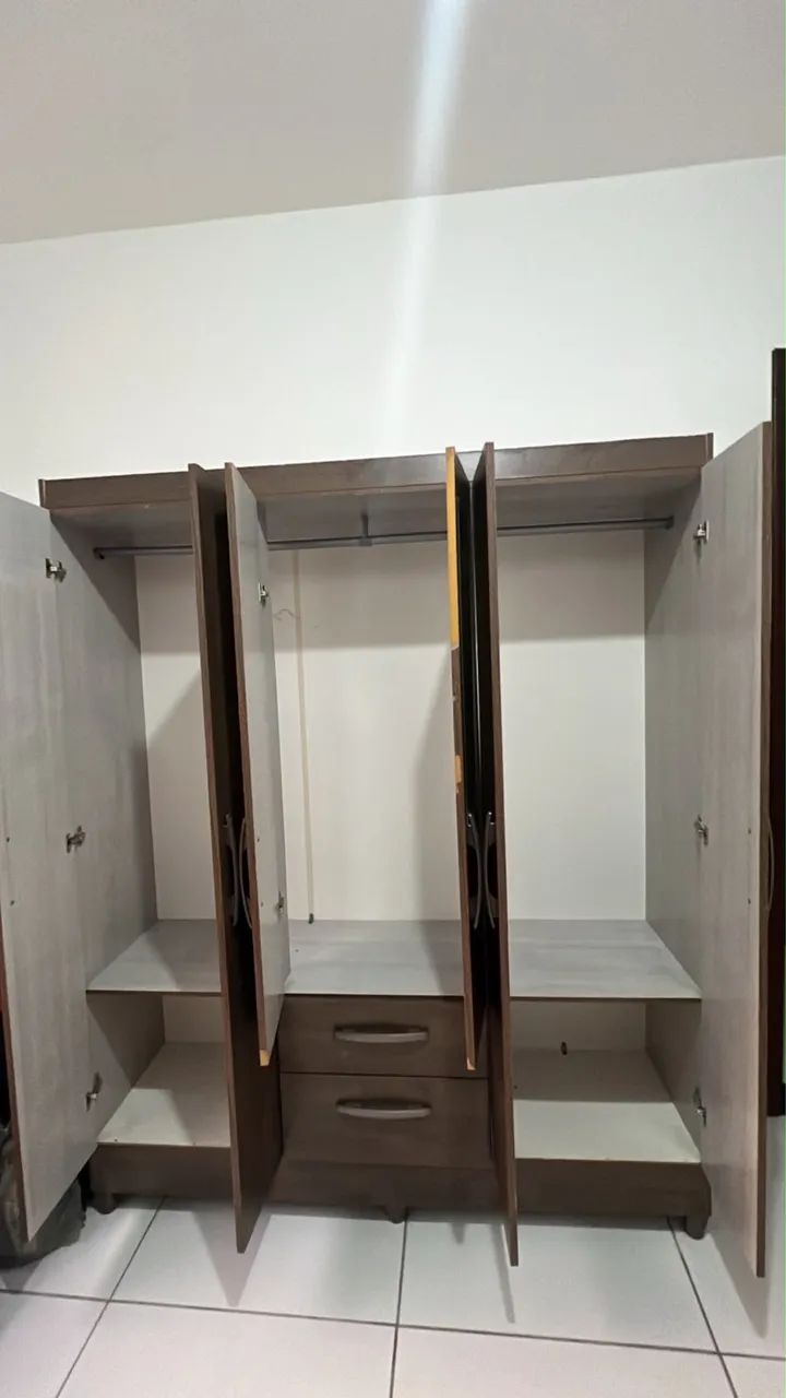 Guarda roupa 6 portas bem conservado 