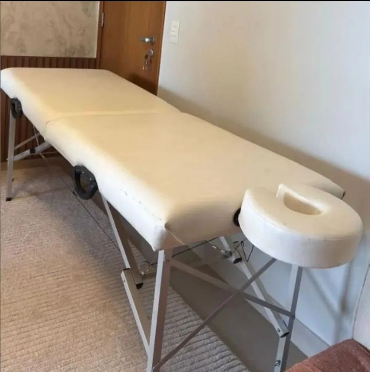 Maca para massagem c suporte de cabeca