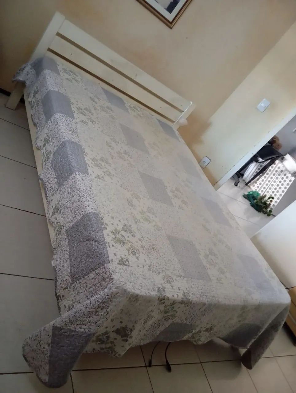 Cama casal de  madeira (sem o colchão) - Foto 2
