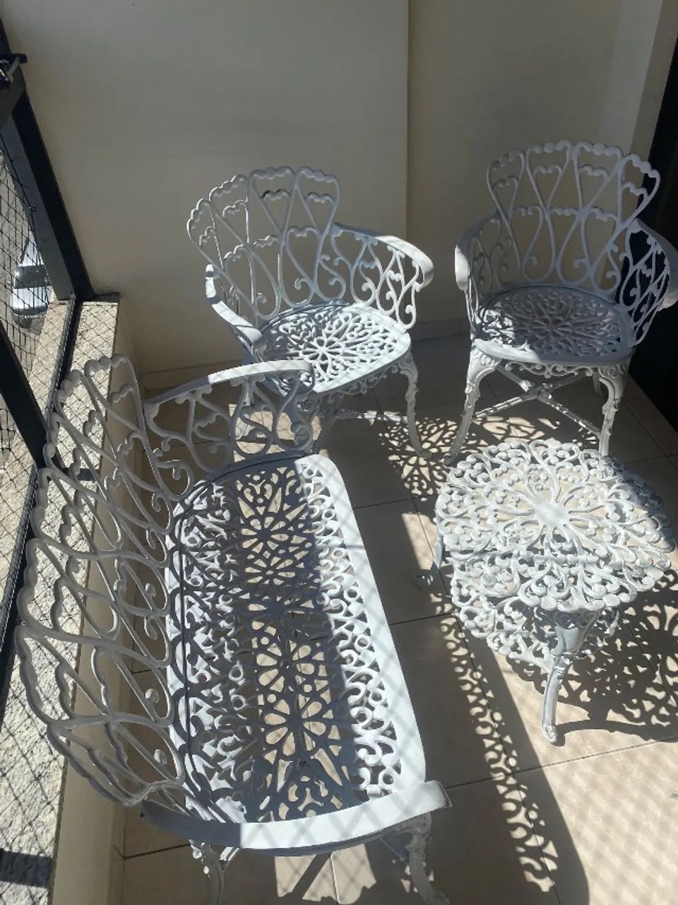 Jogo de varanda branco em ferro. - Foto 2
