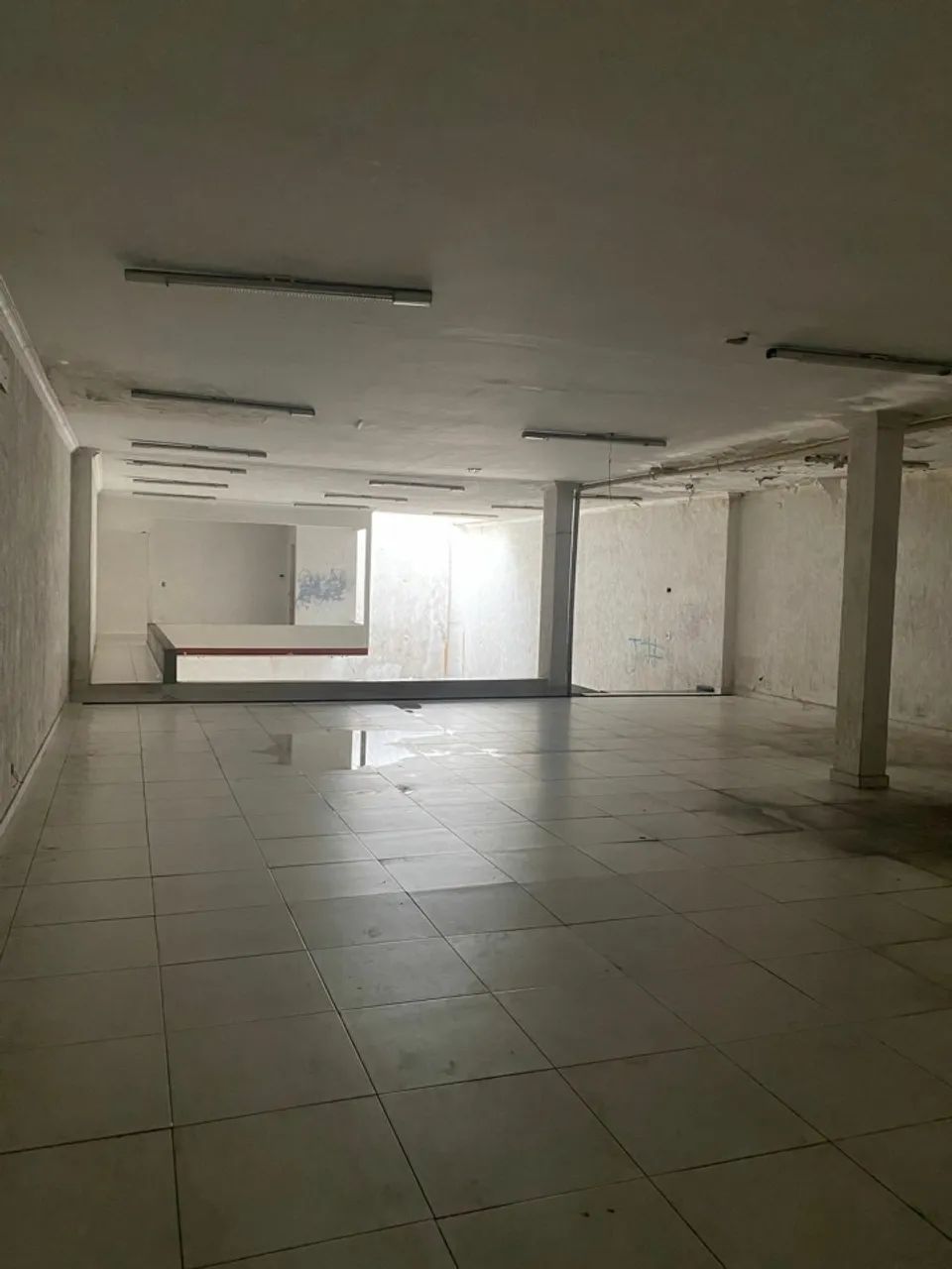 Prédio comercial próximo ao Metrô Belém.