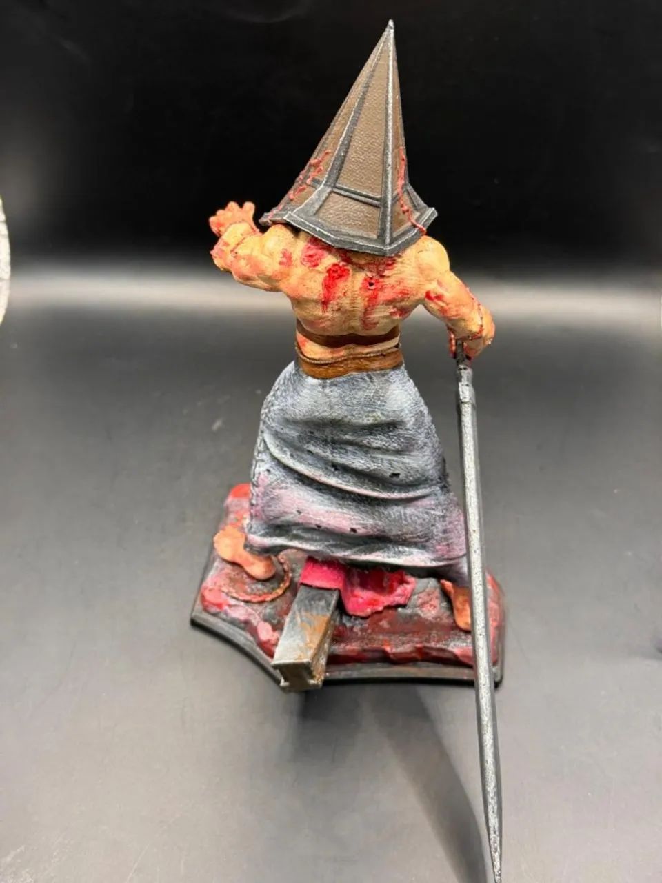 Boneco Pyramid Head Action Figure Silent Hill Cabeça de Pirâmide - Foto 5