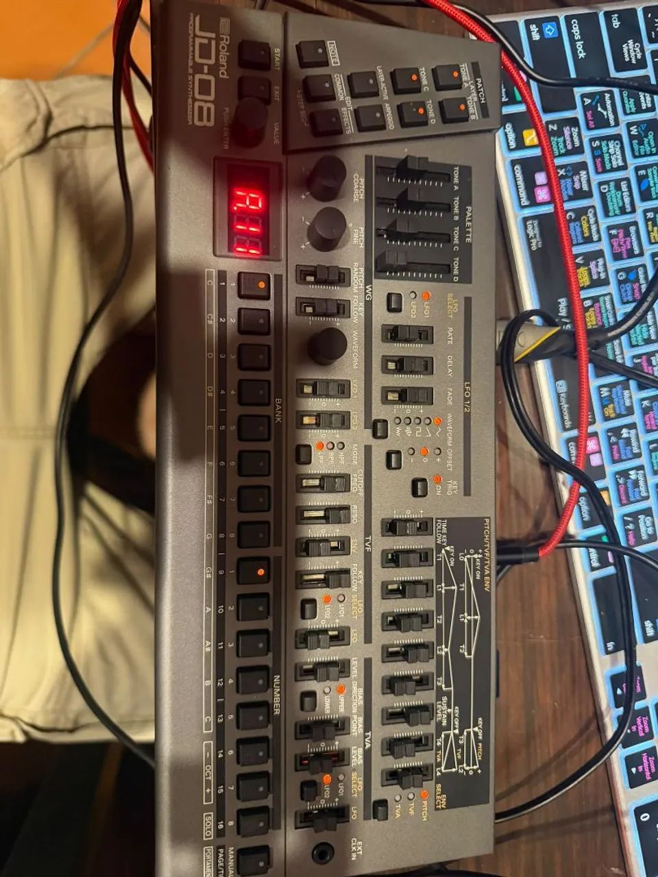 Roland JD-08 - Foto 3