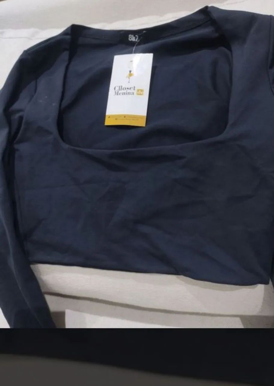 Blusa preta com elastano 
