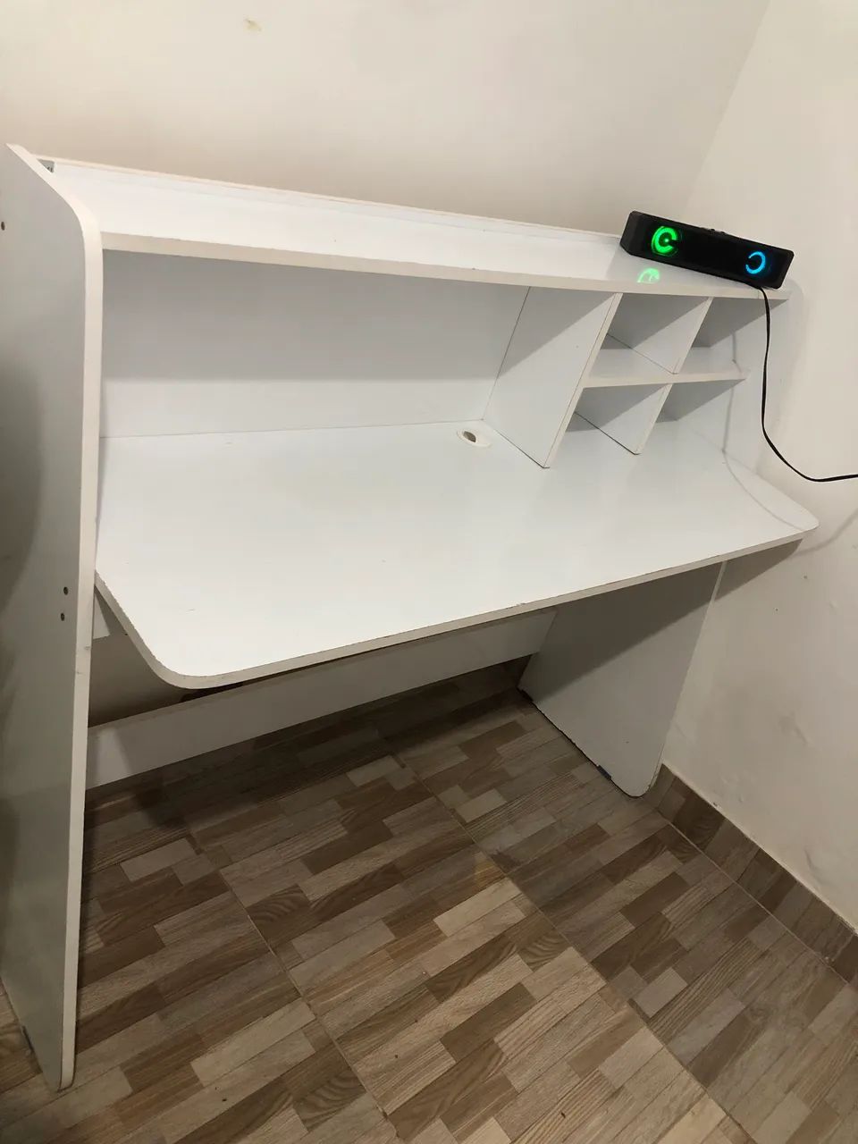 Desk441091815480371201