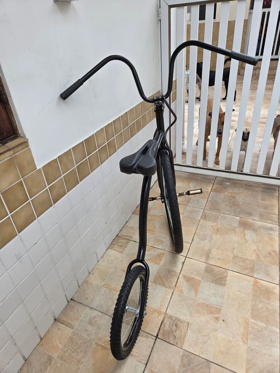 Bicicleta retrô estilo penny-farthing. - Foto 4