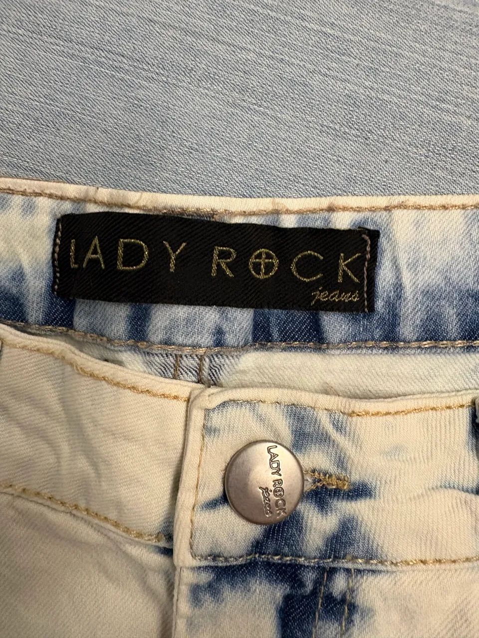 Mini saias Osklen e Lady Rock - modernas - jeans claro e estampado preto e branco - 40 - Foto 2