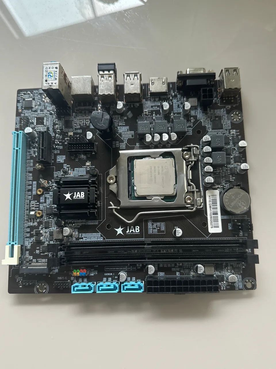 Placa-Mãe com processador core i3 de 7° geração 