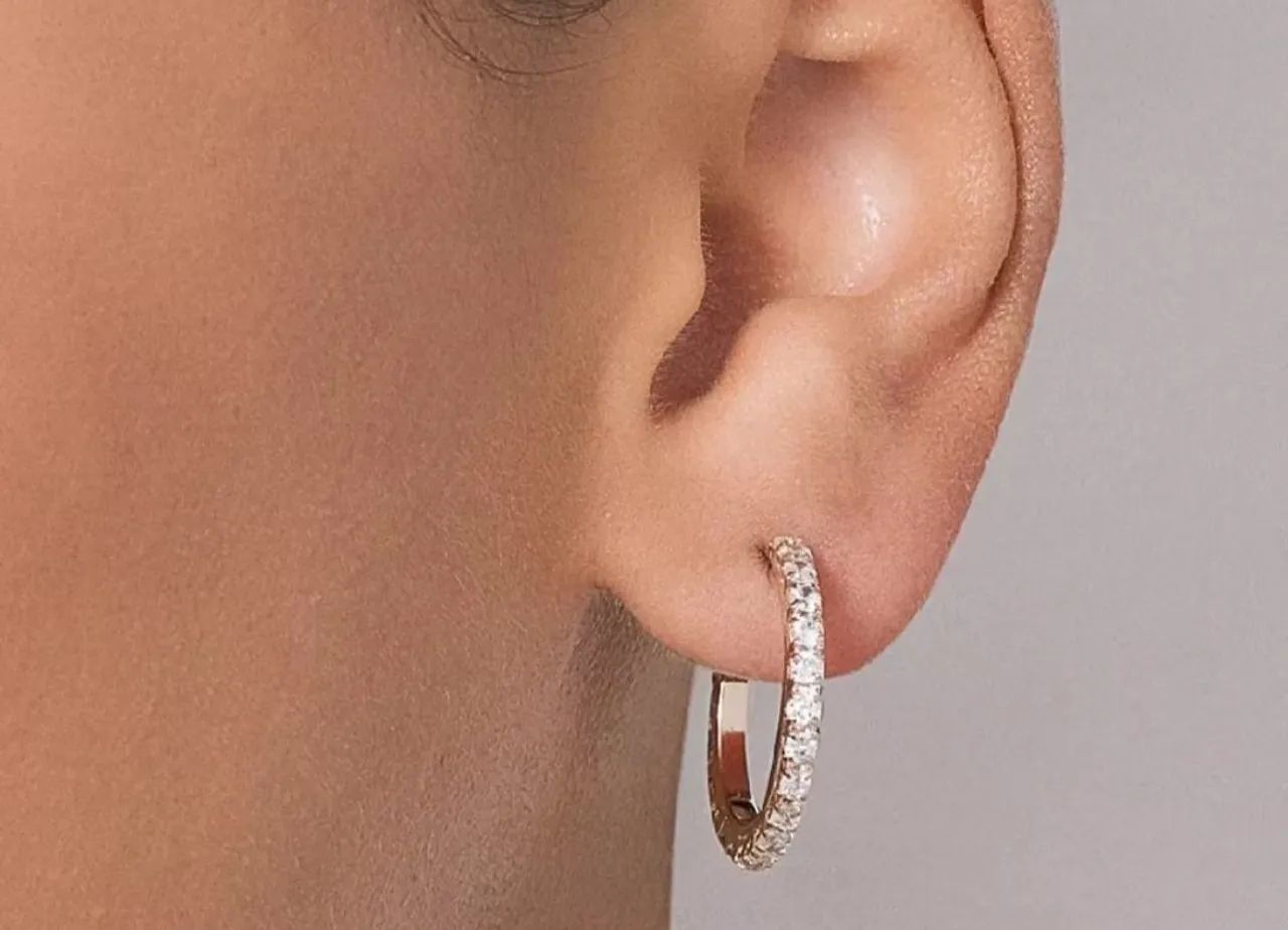 Argolas romannel em zirconia folheda ouro 18k.  - Foto 4