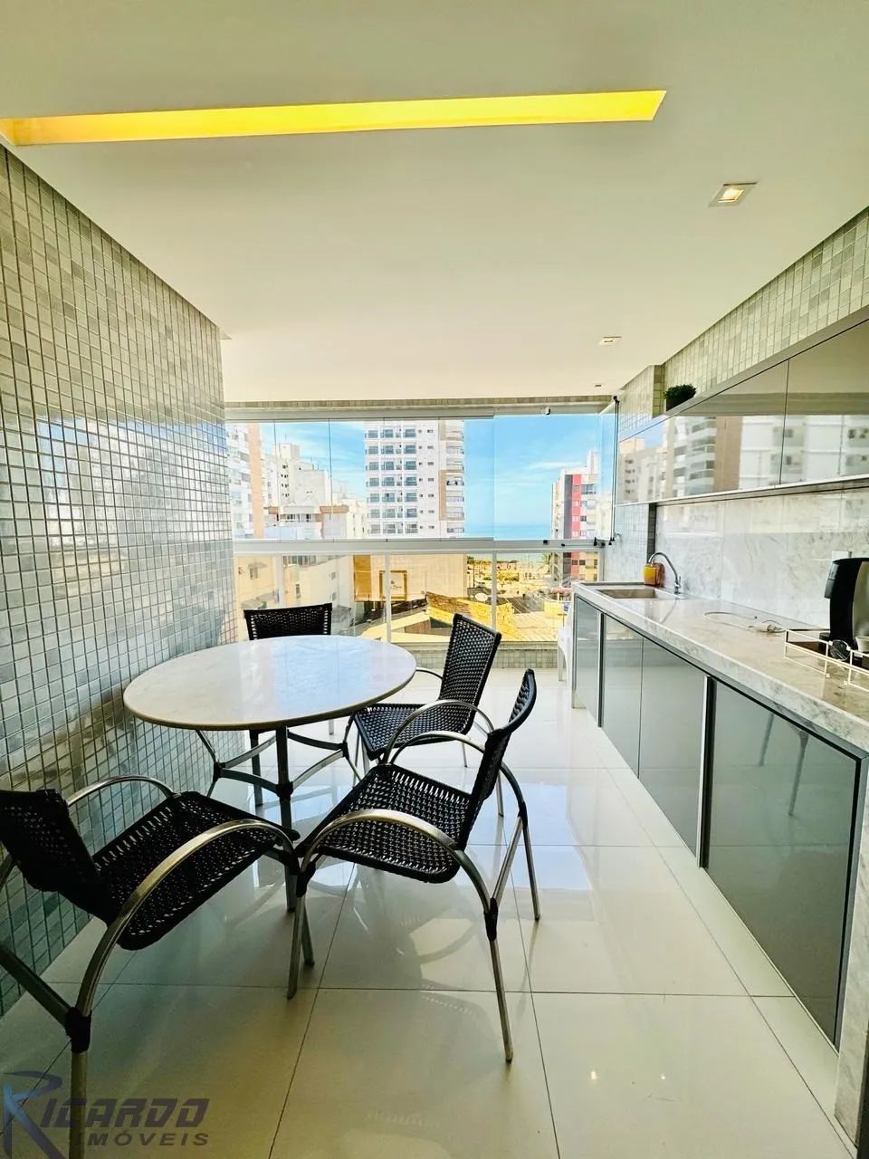 Apartamento de Luxo com Três Quartos e Área Externa! - Foto 3