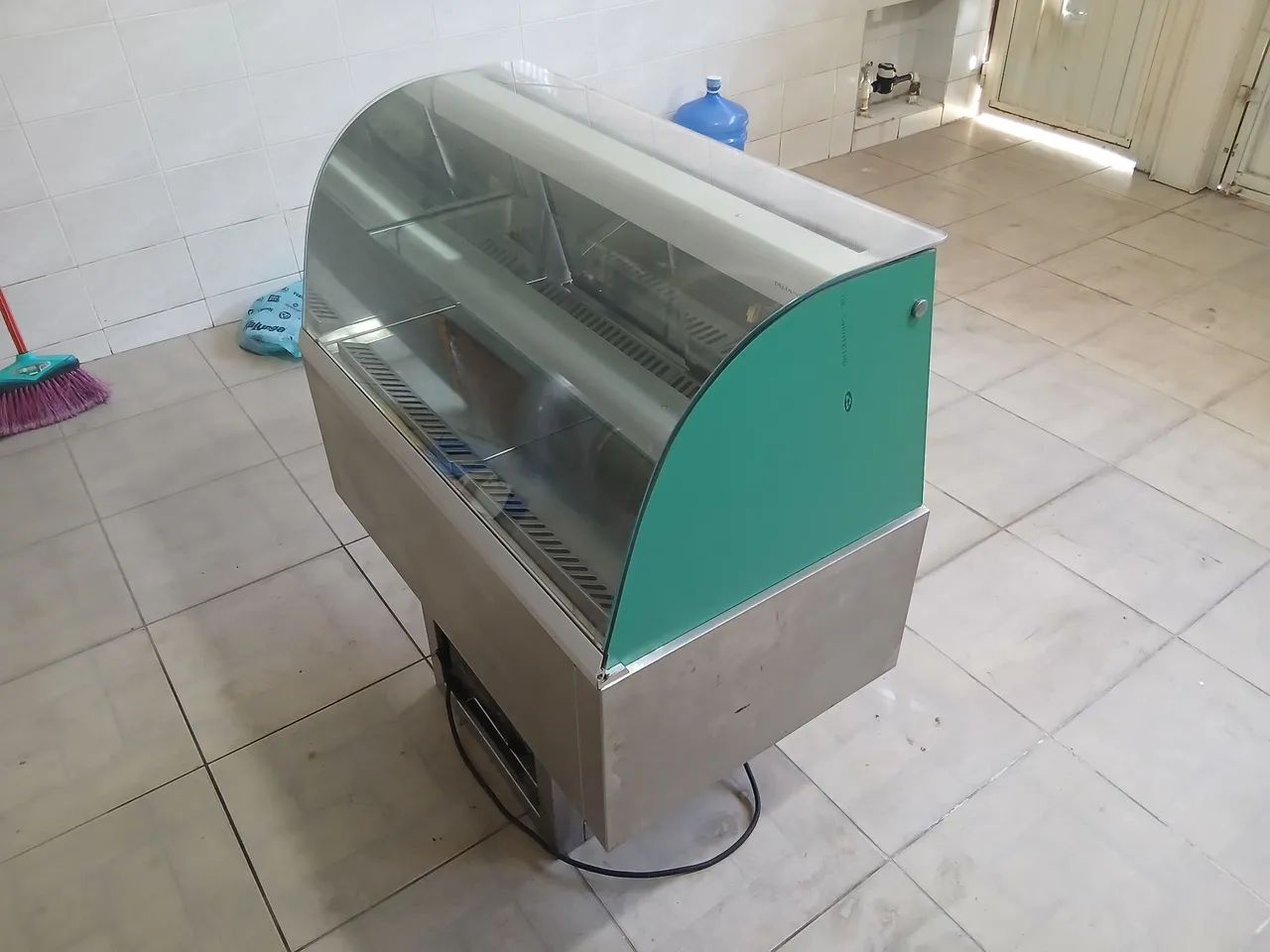 Vitrine Refrigerada Italian Coffee - 220V - Usada - Foto 5