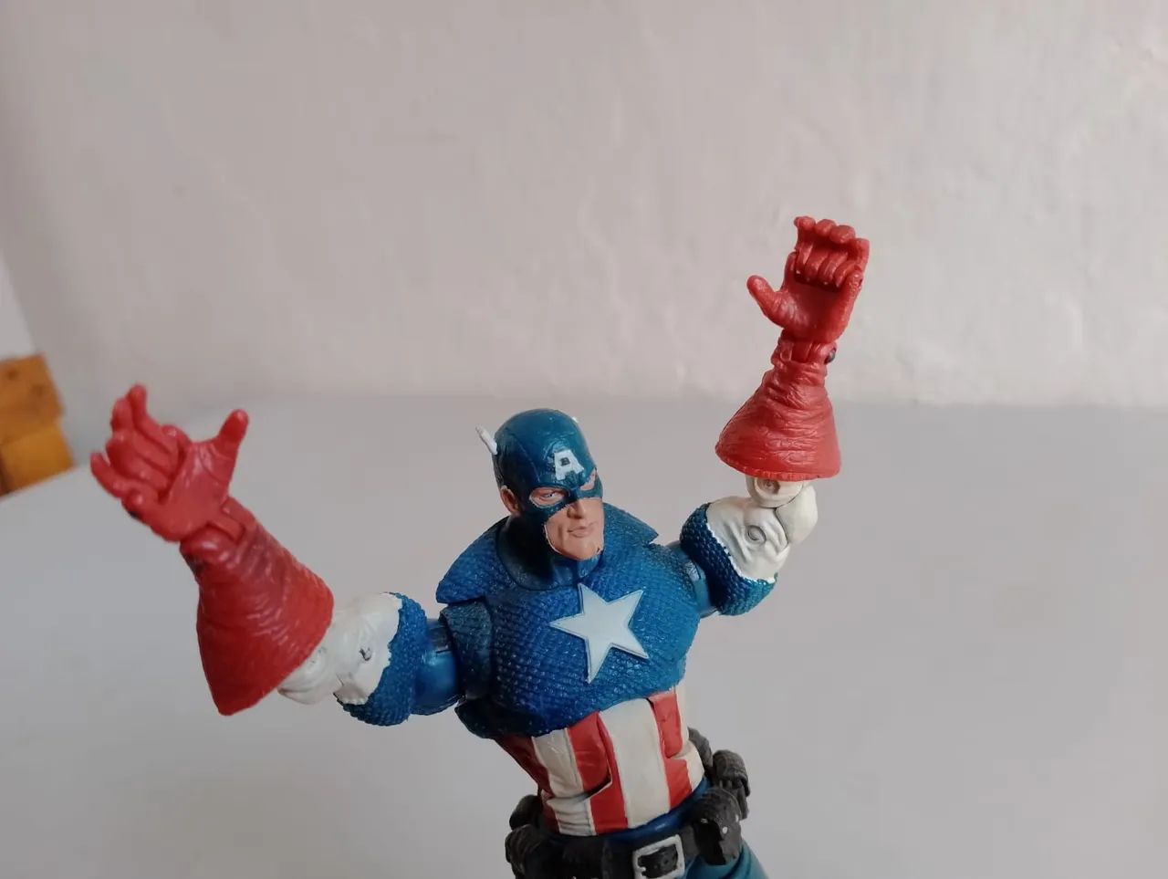 Marvel Legends Capitão América Face Off *possui detalhe - Hobbies