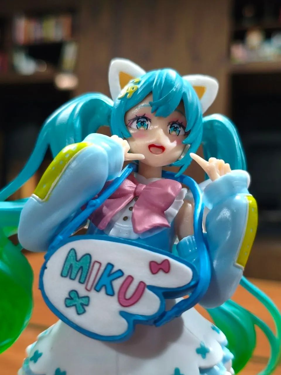 Figure da Hatsune Miku versão orelhas gatinho e bolsa. - Foto 2