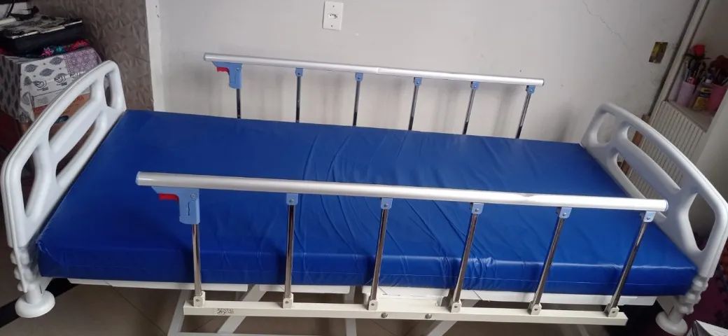 Cama hospitalar com colchão. - Foto 3