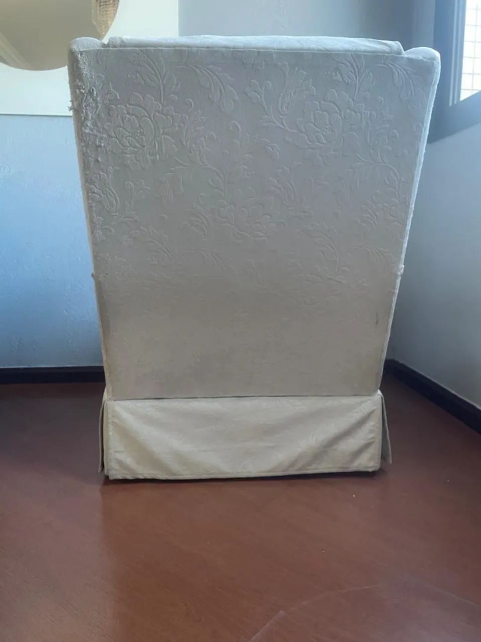 Very Comfortable Reading Armchair446558830131292162