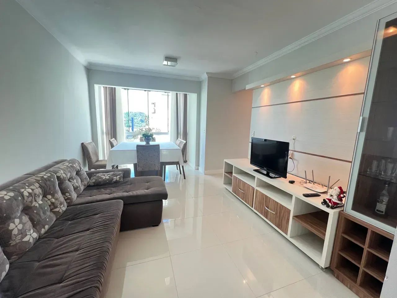 Aluguel anual // 02 dorm. // garagem // mobiliado // quadra mar