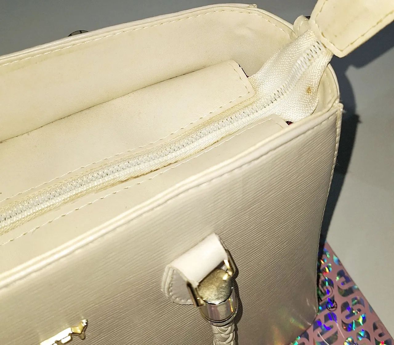 Bolsa branca média marca DHAFFY com alça transversal removível - Foto 3