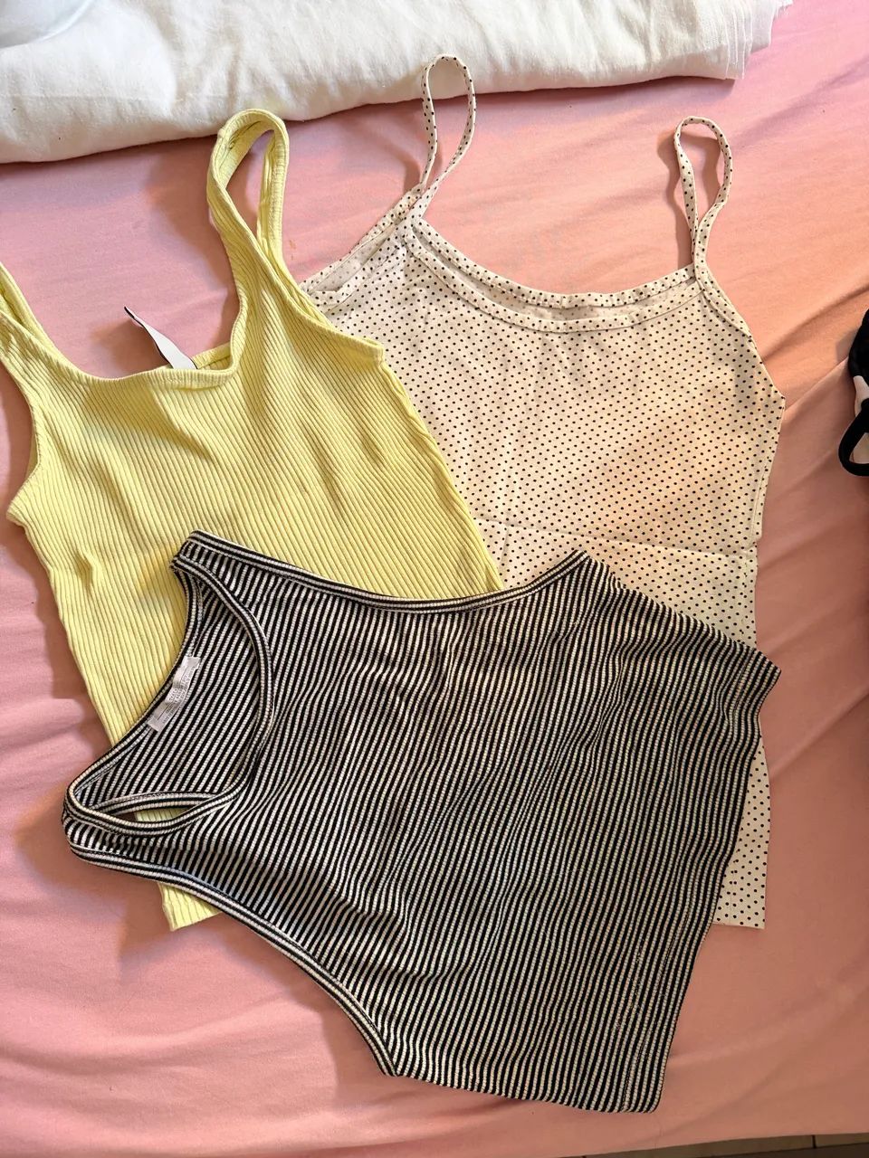 Blusas diversas 10 reais cada peça
