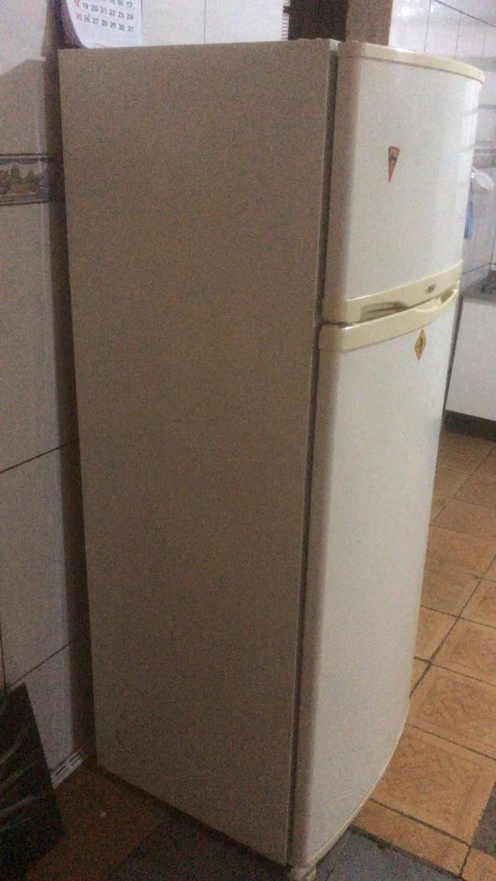 Geladeira Consul ótima ! Congela até às paredes.  - Foto 3