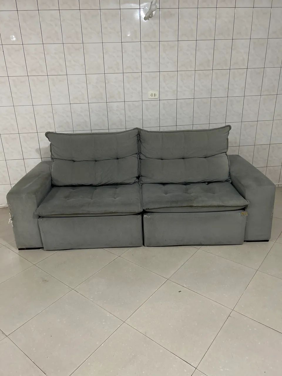 Sofá retrátil Sylvia design 2,30m
