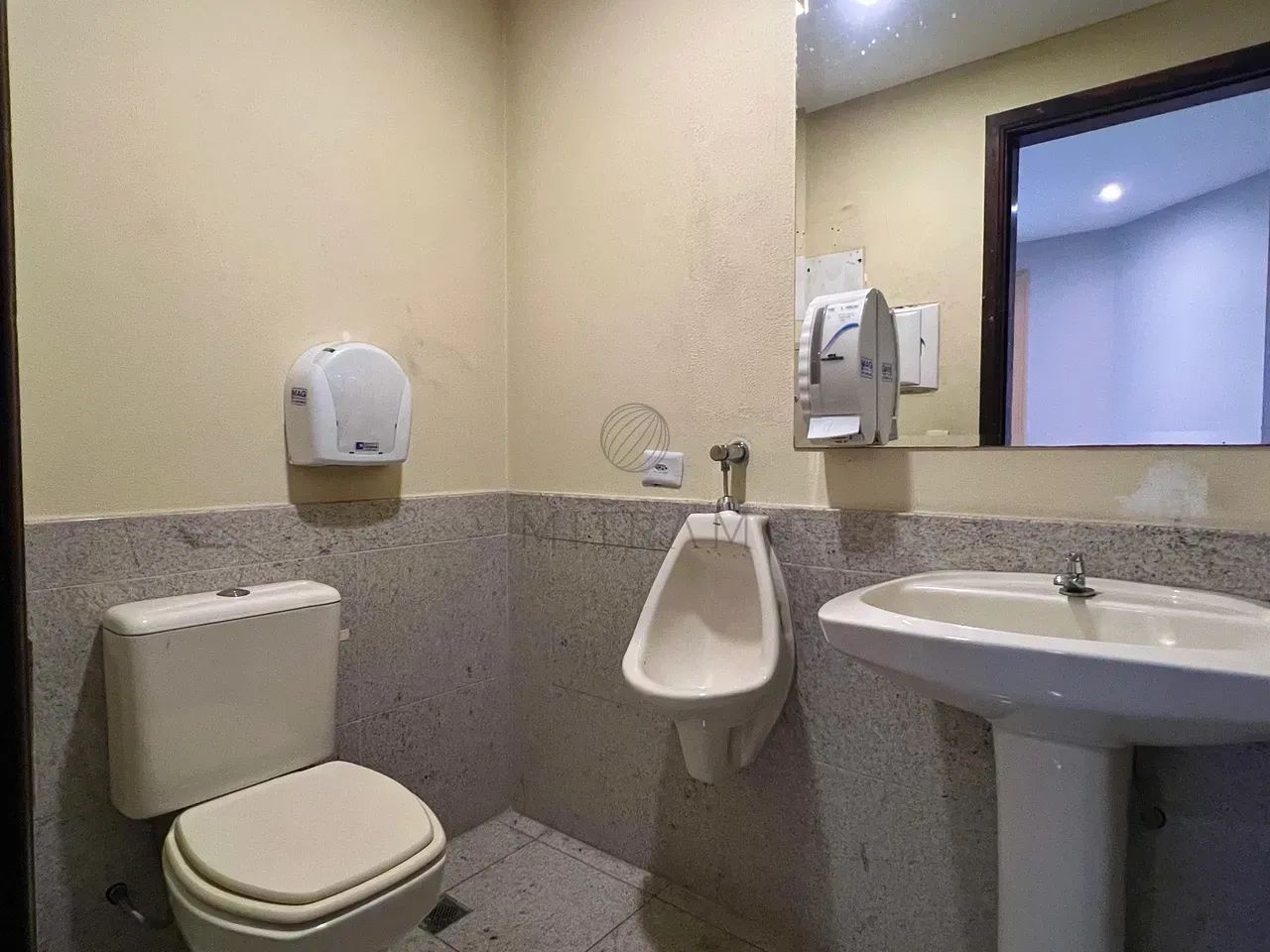 Sala comercial com 2 banheiros e 1 vaga no Centro Cívico - Foto 5