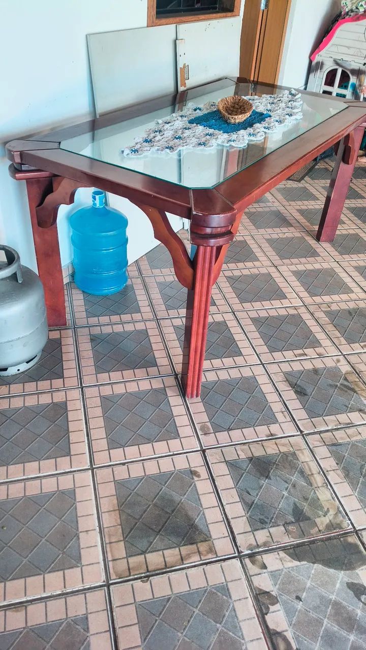 Mesa de madeira com tampo de vidro  - Foto 2