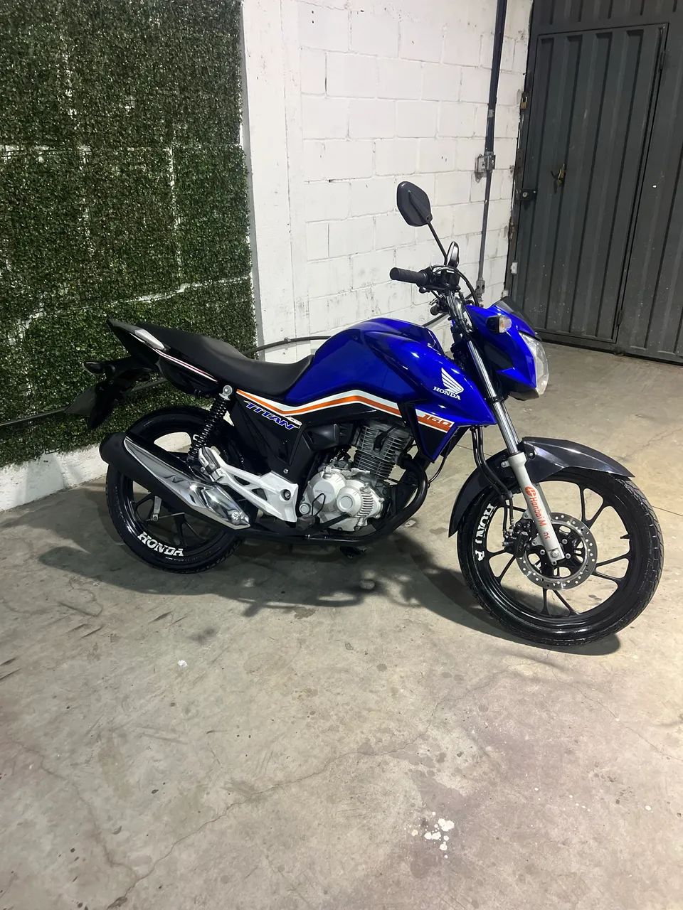 Titan 160